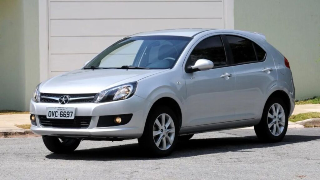JAC J3 2010 prata na diagonal.