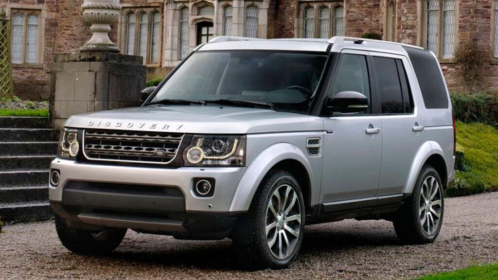 Land Rover Discovery 2015 cinza parado na diagonal.