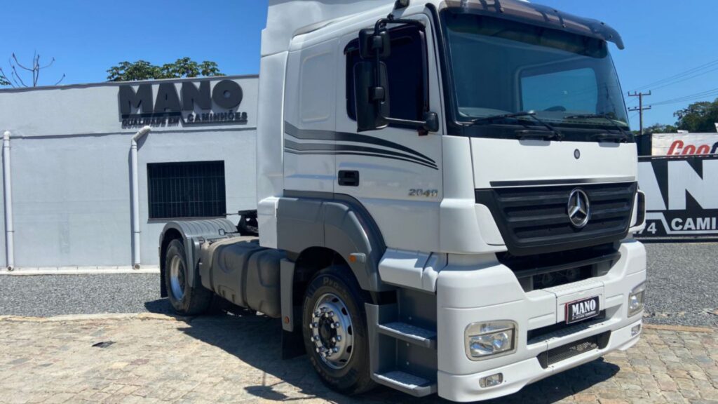 MERCEDES-BENZ Axor 2006 branco na diagonal.