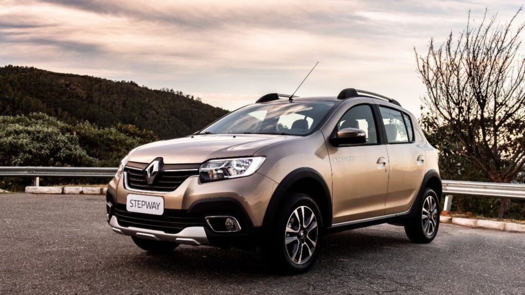 Renault STEPWAY 2020 marrom parado na diagonal.