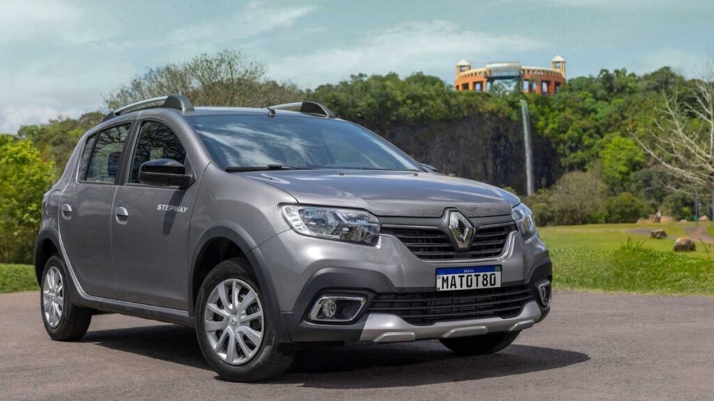 Renault STEPWAY Zero Km cinza parado na diagonal.