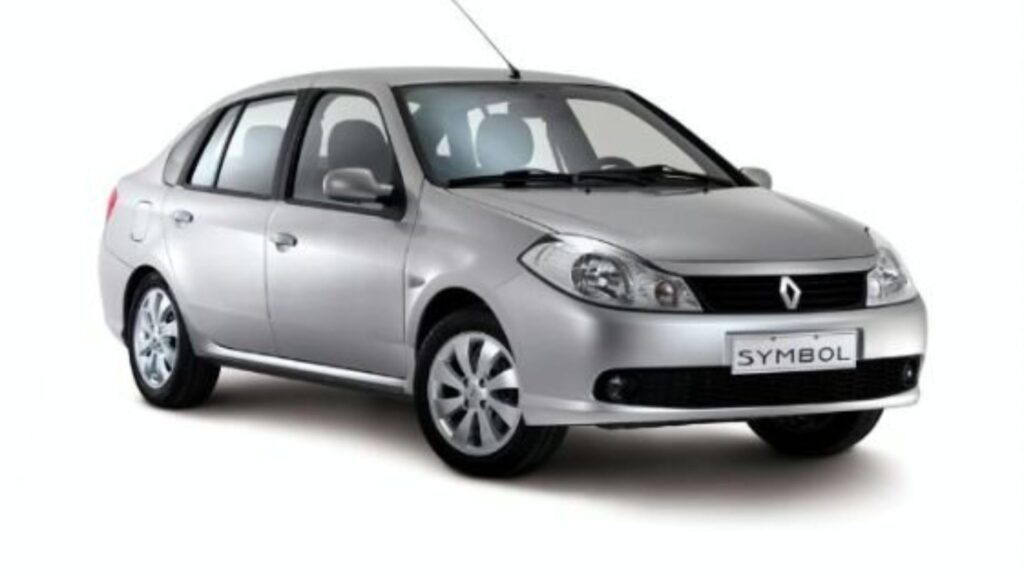 Renault SYMBOL 2012 cinza parado na diagonal em um fundo branco.