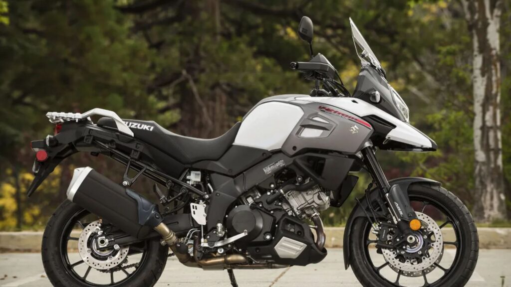 SUZUKI DL 1000 V-STROM 2018 de lado.
