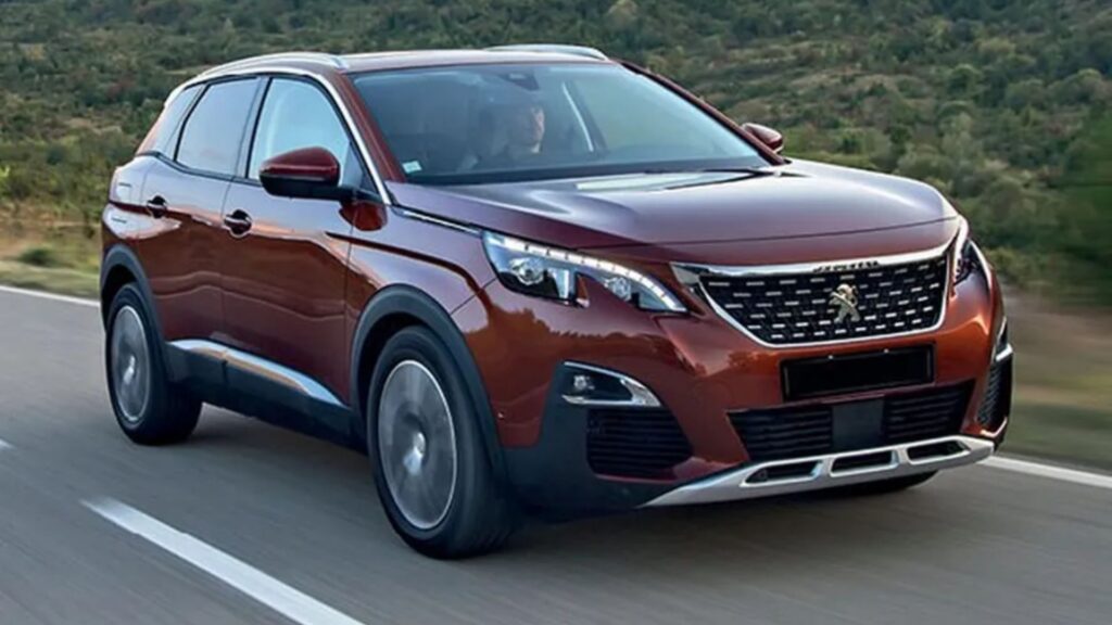 Peugeot 3008 2017 vermelho em movimento na estrada.