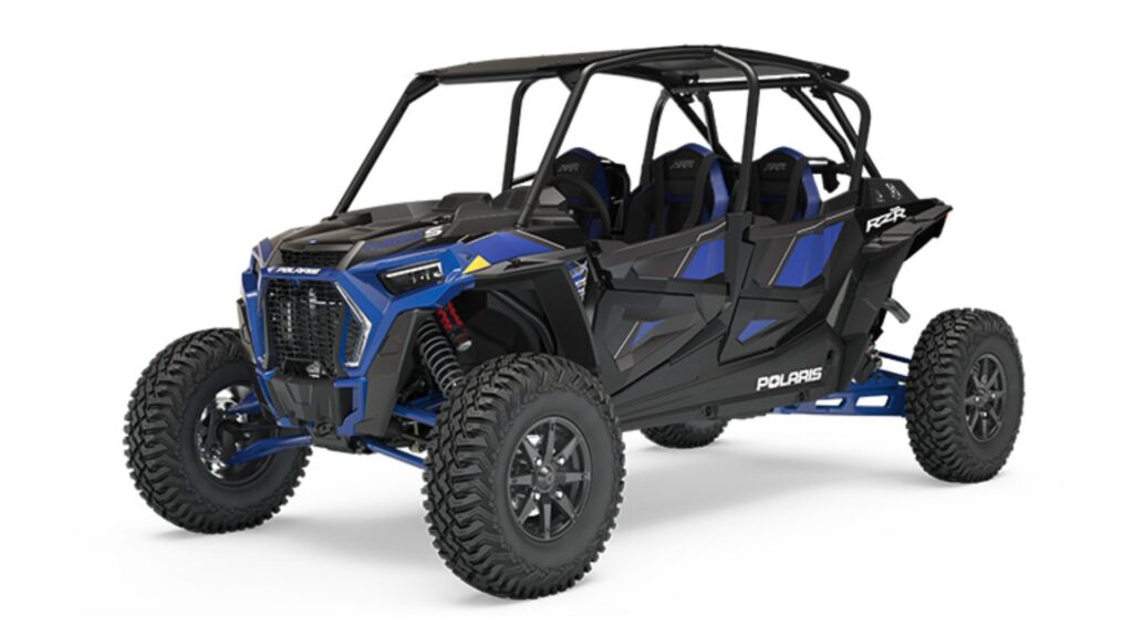 POLARIS RZR 2019 azul com preto parado na diagonal em um fundo branco.
