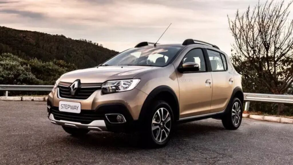 Renault STEPWAY 2022 marrom parado na diagonal.