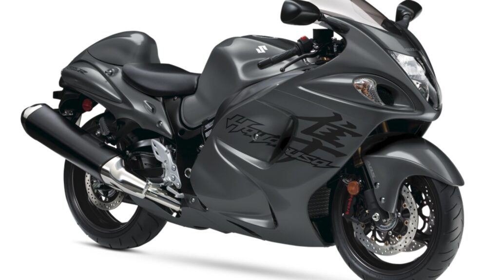 SUZUKI GSX 1300-R HAYABUSA 2020 cinza parada na diagonal no fundo branco.