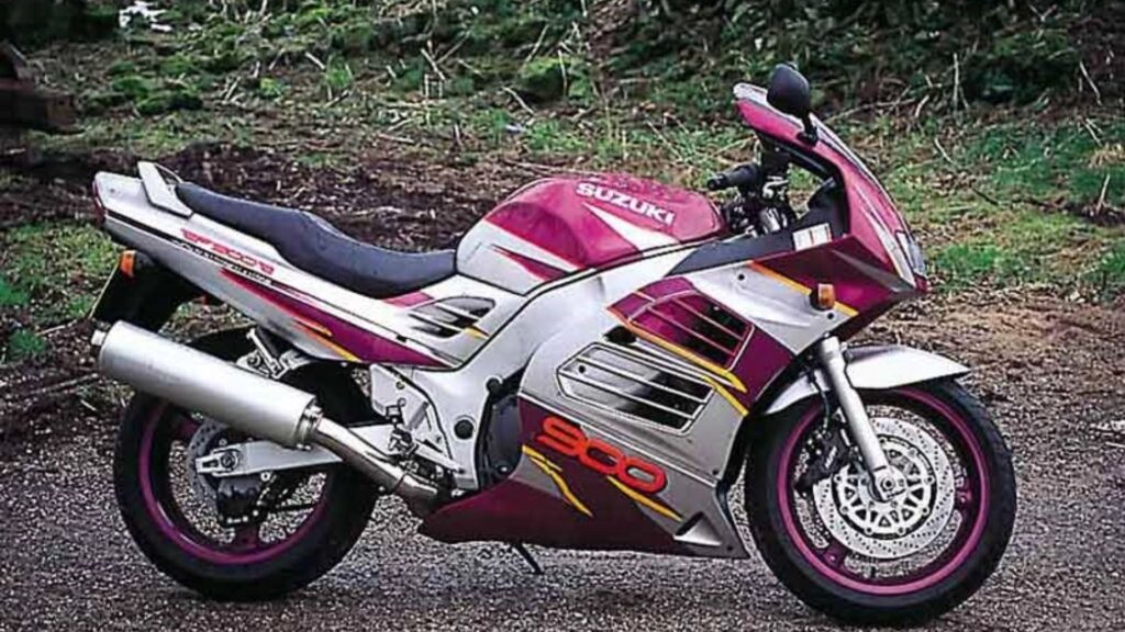 SUZUKI RF 900 R 1998 vermelho parada.