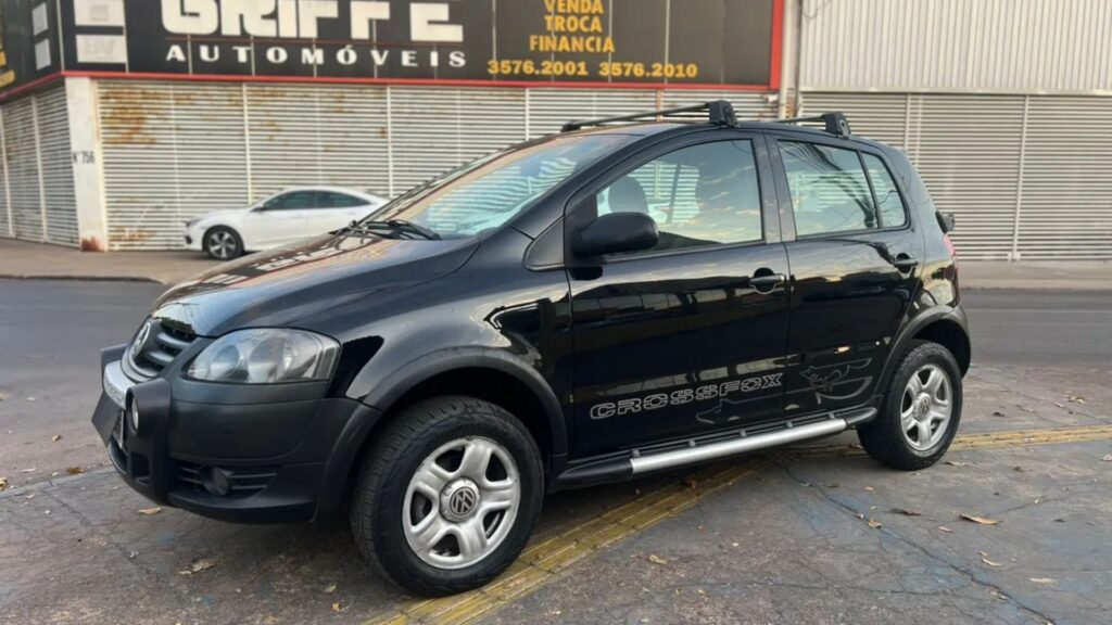 VolksWagen CROSSFOX 2009 preto.