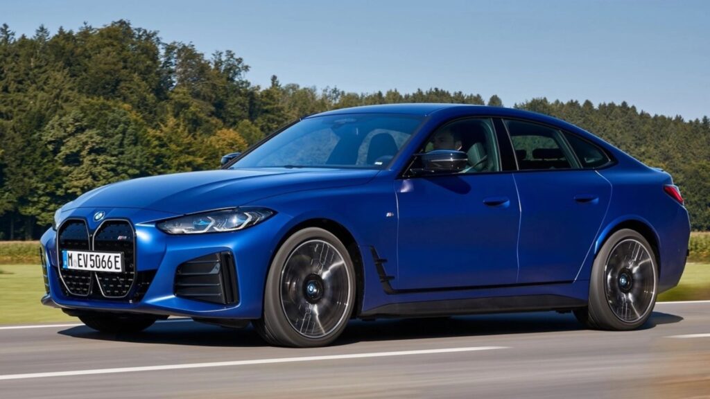 BMW i4 Zero Km azul.