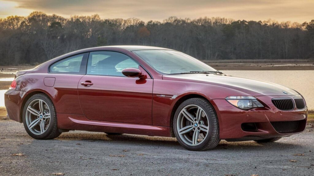 BMW M6 2006 VERMELHO PARADO.