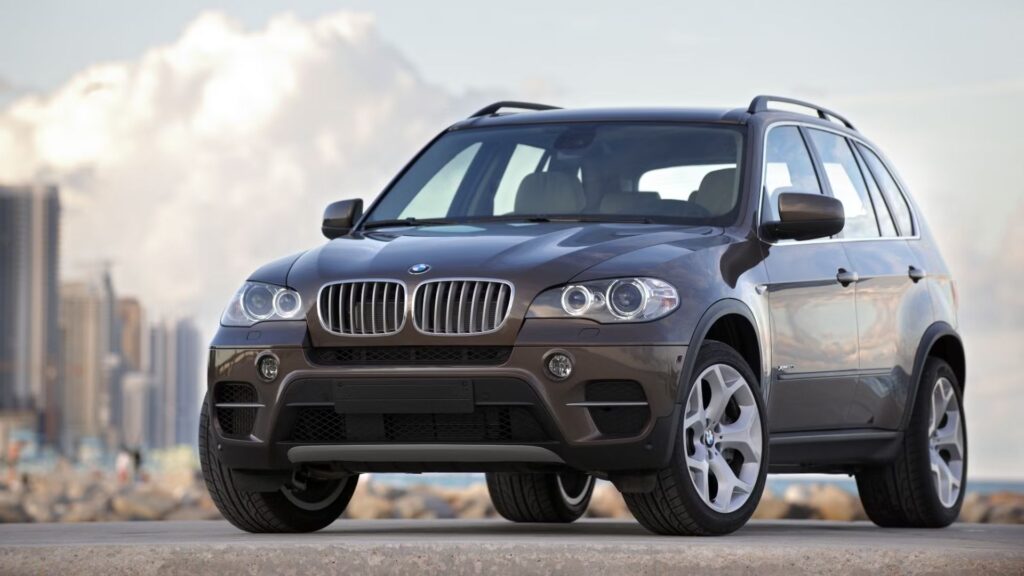 BMW X5 2012 marrom.