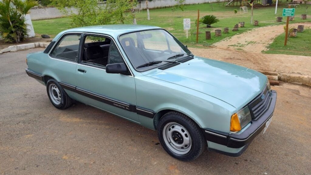Chevrolet Chevette 1991 verde água.