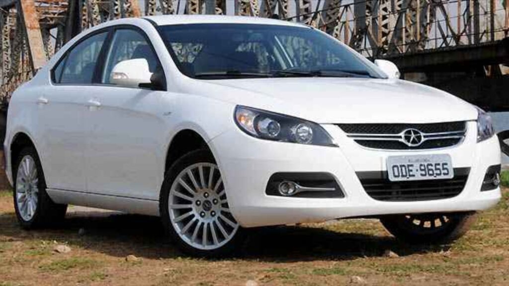 JAC J5 2012 branco na diagonal.