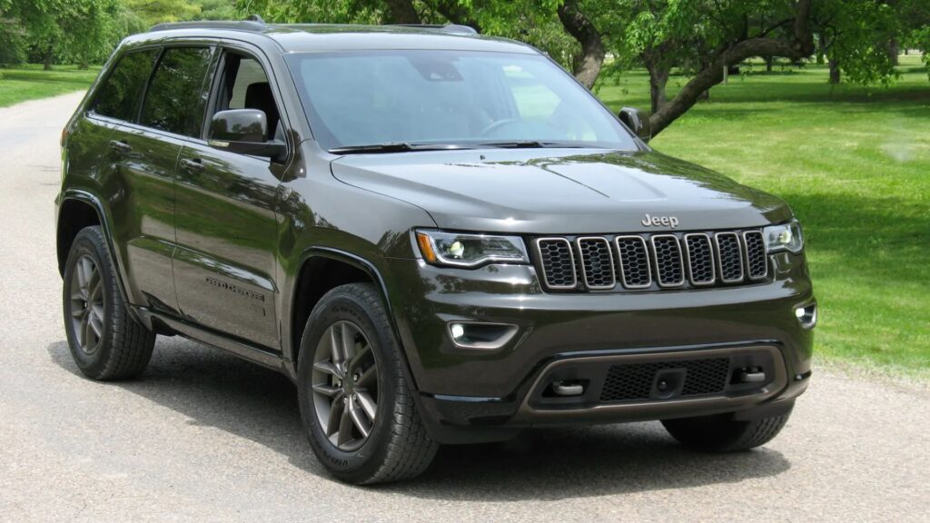 Jeep Grand Cherokee 2016 na diagonal.