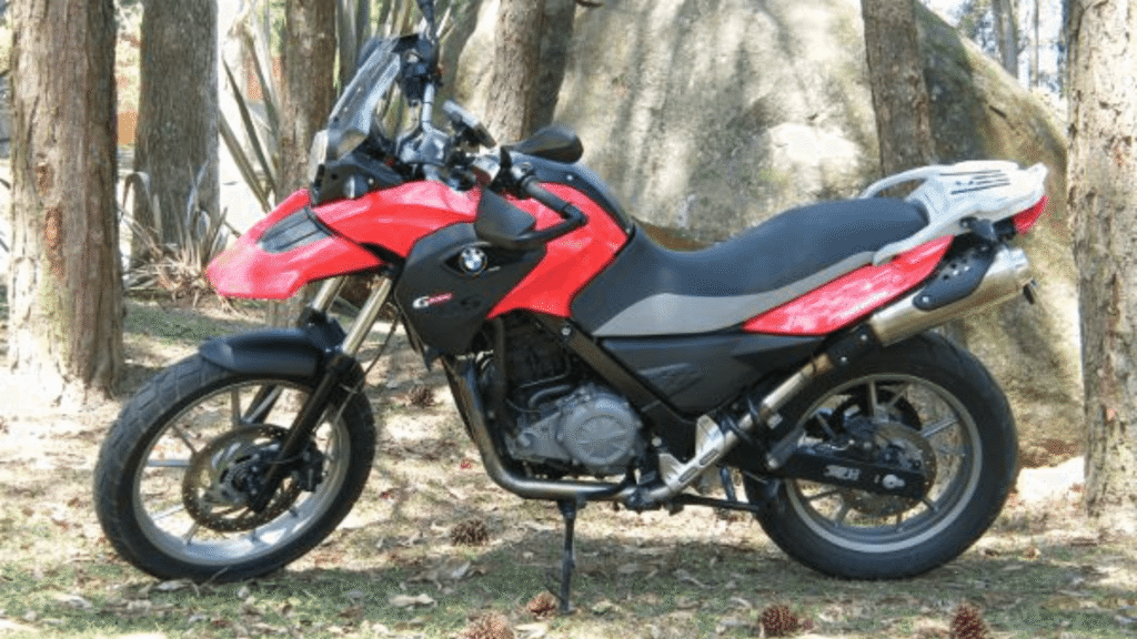 BMW F 650 2010 vermelho.
