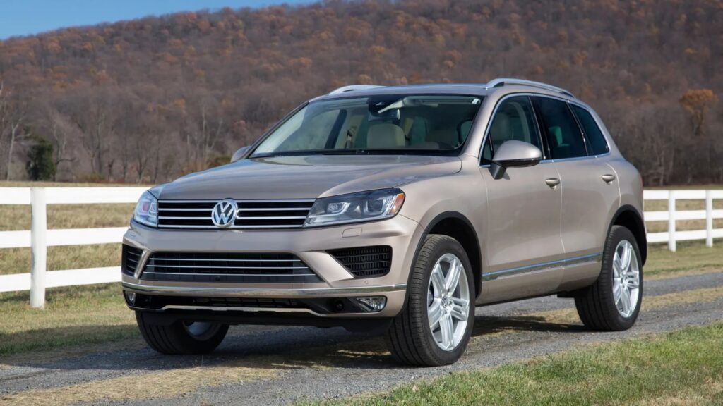 VolksWagen TOUAREG 2016 cinza.