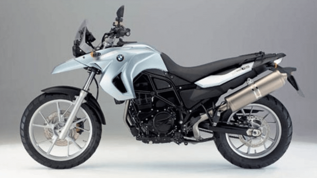 Lateral da BMW F 650 2006.
