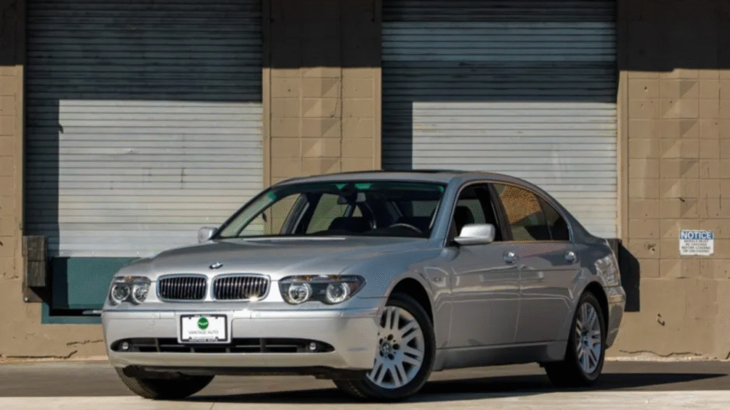 BMW 745iA 2003 prata.