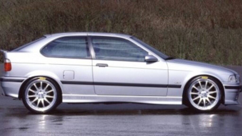 BMW 323ti 2000.